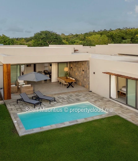 Splendide Sanctuaire Moderne : Villa de 4 Chambres avec Piscine Privée 