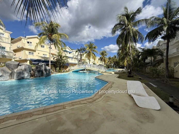 Spacieux triplex meublé de 3 chambres avec jardin privé à Flic en Flac – Ile Maurice