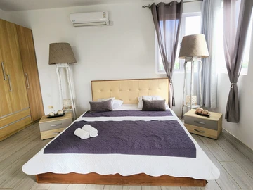 6 Bedroom Villa