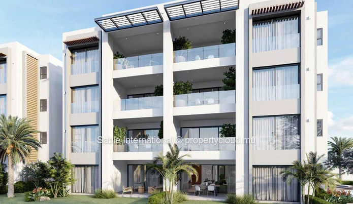 Appartement R+2 à vendre à Petit Raffray, Grand Baie. Surface habitable de 130m², 3 chambres, parking, piscine commune.