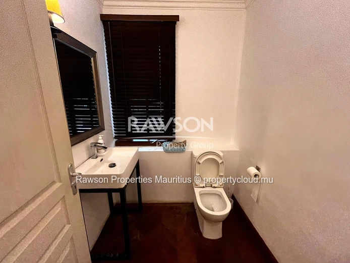  12 Bedroom House For Sale in Floreal