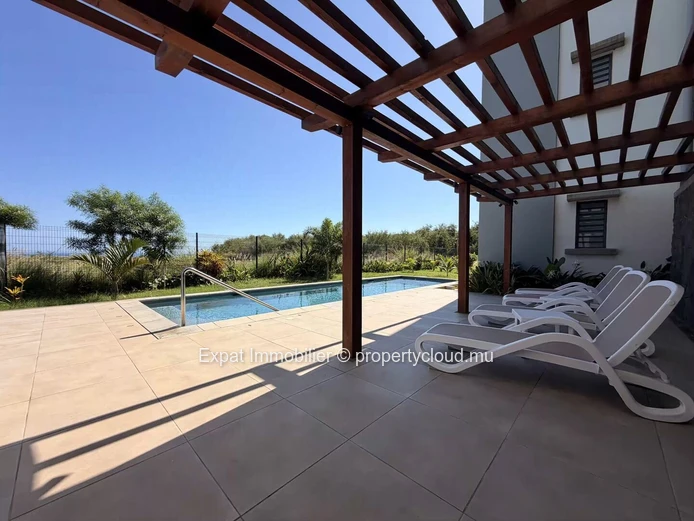 Appartement neuf 2 chambres avec grande terrasse et vue mer – À louer à Cascavelle