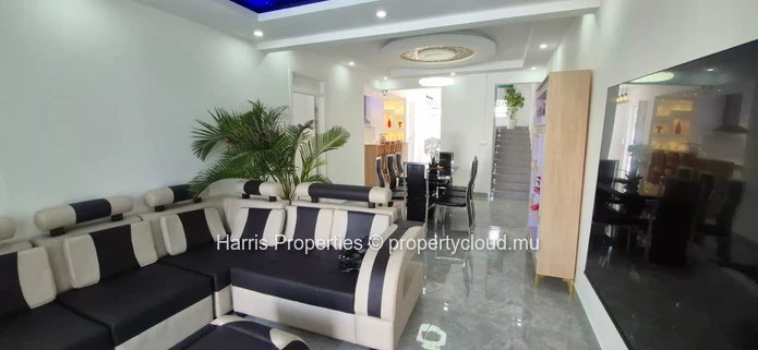 Magnifique villa en duplex à vendre à Grand Baie