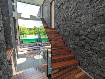 5 Bedroom Villa