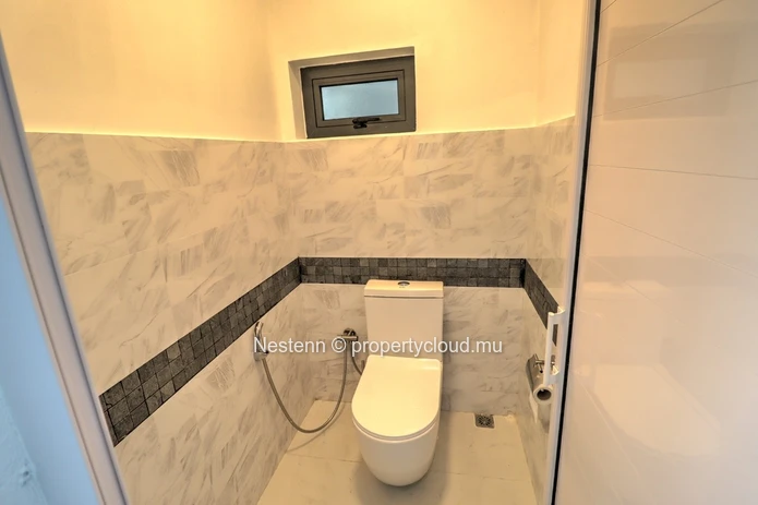 Maison non meublée de 5 chambres et de 203 m² sur un terrain de 210 m². 