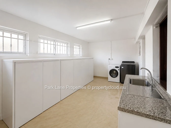 For Rent – Four-Bedroom Duplex with Open Views in Péreybère