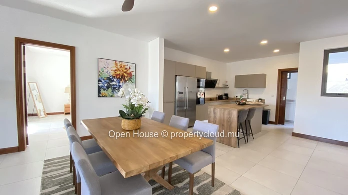 A VENDRE Appartement meublé - 3 chambres en suite - Piscine commune -  salle de gym - parking  en sous-sol privé . Id...