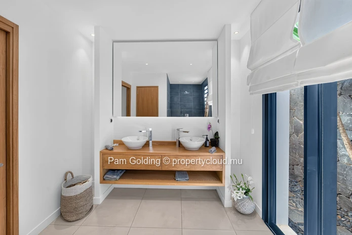 4-Bedroom Villa in Akasha Villas, Cap Tamarin – Private Pool & Coastal Views