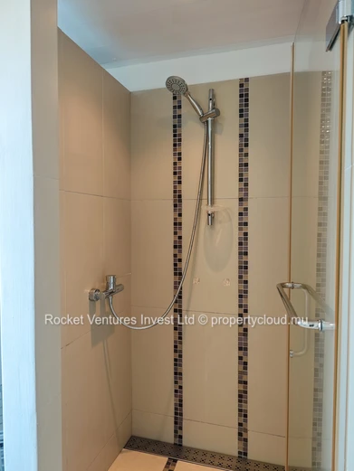 Appartement à Louer – 3 Chambres, Premier Étage