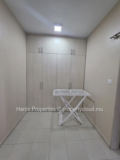 Magnifique appartement de style rustique situé au rez-de-chaussée, à louer à Pointe aux Piments