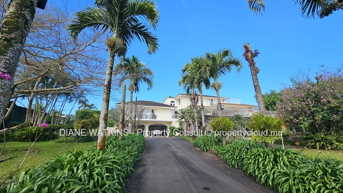 Large Family House for sale in Floréal 