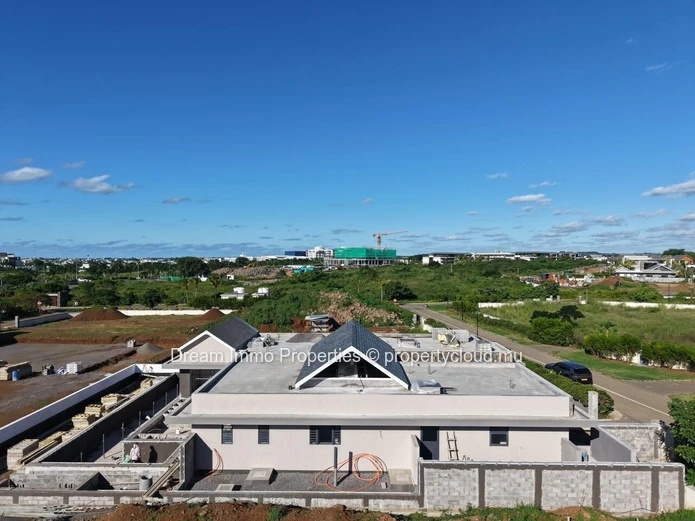 Prestigieuse villa de 5 chambres avec vue golf & accès mer au Parc de Mont Choisy – Ile Maurice
