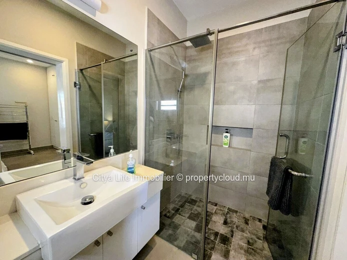 Penthouse de 3 chambres avec piscine à vendre à Péreybère