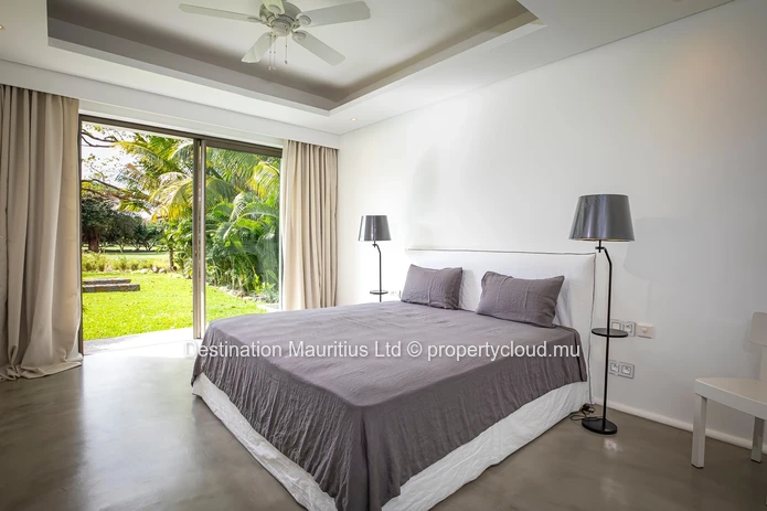 Domaine de Luxe Contemporain avec Vues sur Golf de Championnat