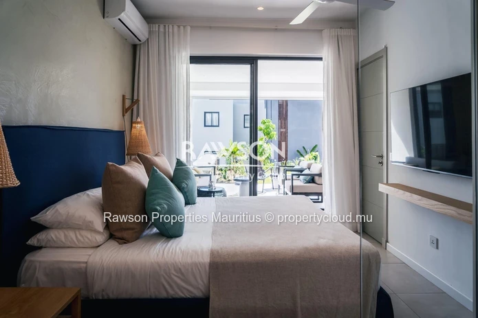 3 Bedroom Beachfront Apartment | Pool And Garden | Poste Lafayette | Lease Hold