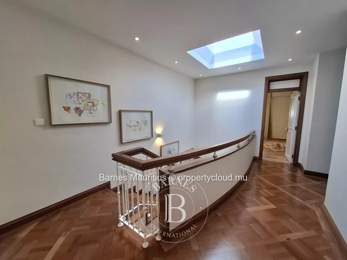 FLOREAL - Renovated duplex with garden - 282 m²