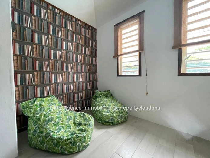 Furnished Villa with Mountain Views, Pool and Independent Studio