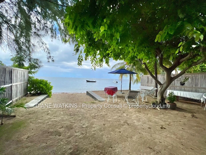 Rare 3-Bedroom Beachfront Villa for Rent in La Preneuse