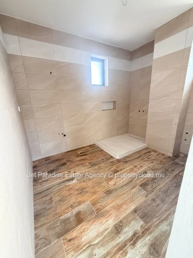 Villa Moderne de 4 Chambres dans un Domaine Sécurisé 