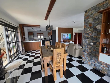 6 Bedroom Villa