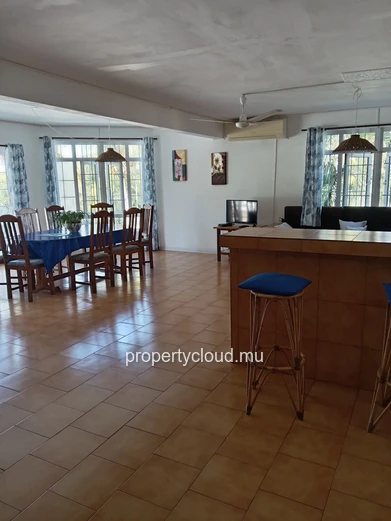 Votre Oasis Privée : Grand Appartement avec Piscine et Jardin Proche Pereybere/Grand Baie