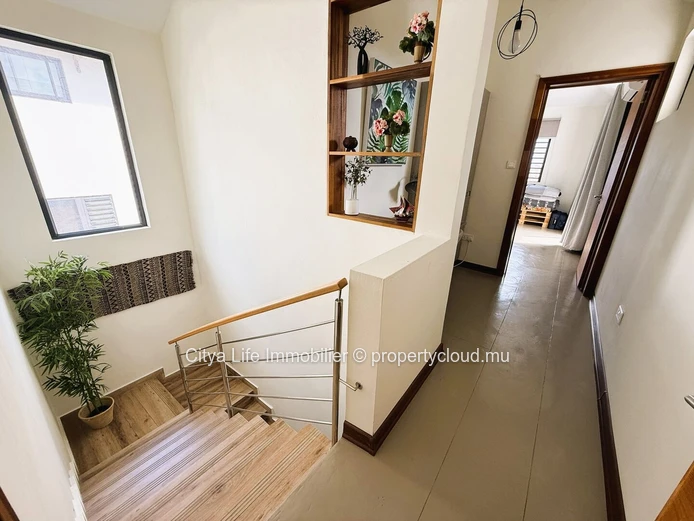 Élégante Maison Meublée avec Vue Panoramique à Flic en Flac
