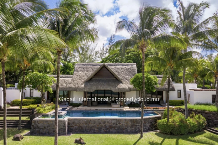Villa de luxe en bord de mer à vendre | Plage privée et vues sur l'Océan Indien