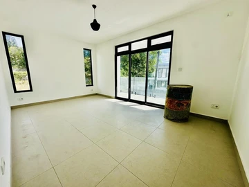 5 Bedroom Townhouse, Duplex