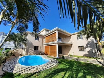 6 Bedroom Villa