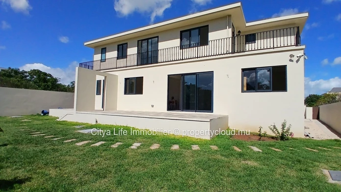Elegant Family Home for Sale – Flic en Flac