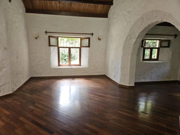 5 Bedroom Villa
