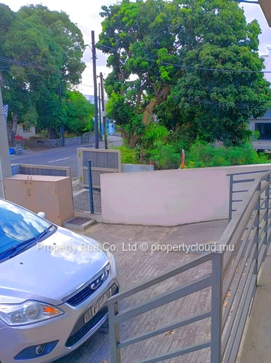 Facing Royal Rd Beau Bassin, Ex-opticians 100% unfurnished with 'shop window' for rent