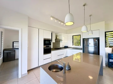 5 Bedroom Villa