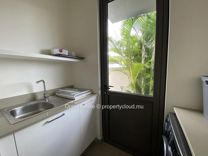 A VENDRE: villa PDS entièrement meublée  -  domaine prisé - 3 chambres en suite - piscine privée sur beau jardin  - s...
