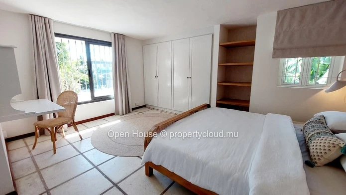 Villa meublée de 3 chambres avec piscine à louer à Calodyne