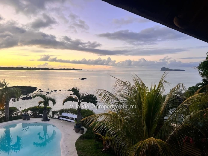 Butte à l'herbe - Belle villa de 3 chambres avec piscine, pieds dans l'eau (Mandat exclusif)