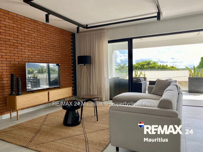 Stylish 3-Bedroom Apartment in the Heart of Tamarin