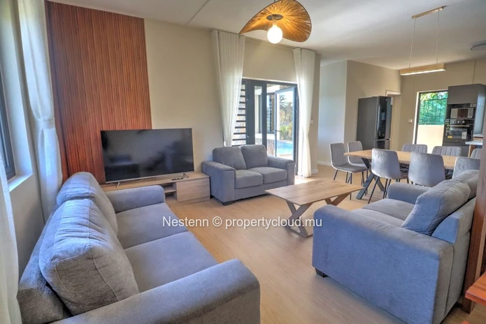 Découvrez cette Magnifique Maison Neuve avec Piscine Privée