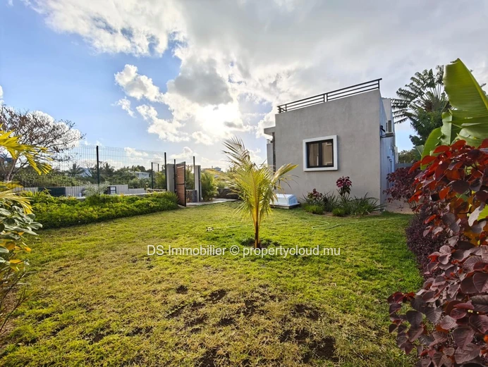 À Louer – Villa 3 Chambres avec Piscine Privée et Jardin