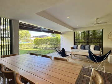 Elegant Lagoon-Level Apartment in Black River – Garden, Light & Privacy