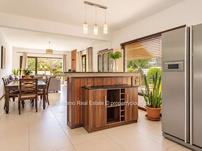 4-bedroom family villa with pool in Black River