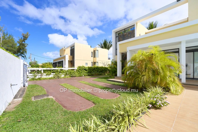Maison 4 chambres avec piscine à vendre à Belle Mare 279m²