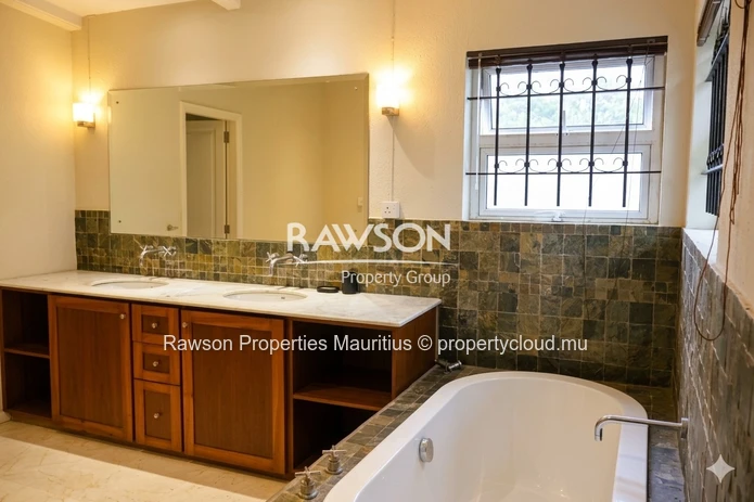 4 Bedroom House To Let in Grande Rivière Noire