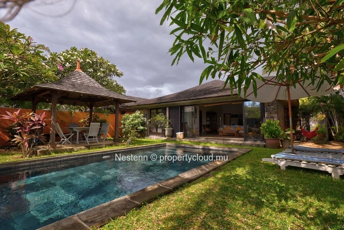 Bright 3-bed Balinese villa at Pointe d'Esny