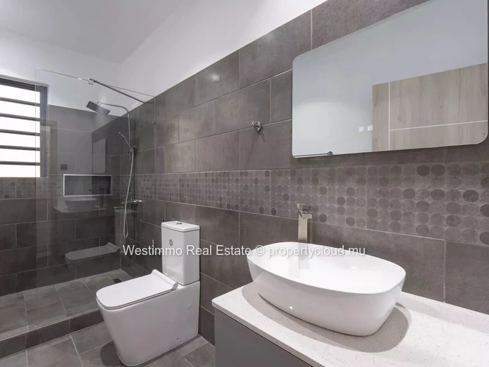 LA GAULETTE - New and modern 3-bedroom villa with swimming pool