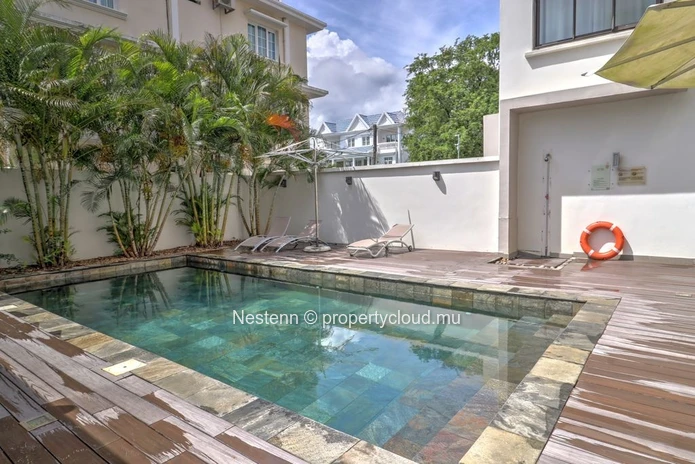 Bel appartement de trois chambres avec terrasse et vue sur la mer