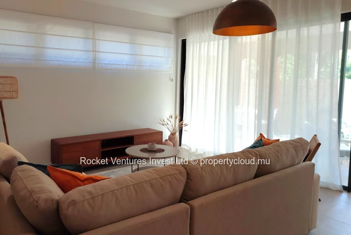 Appartement Moderne de 3 Chambres avec Jacuzzi & Terrasse