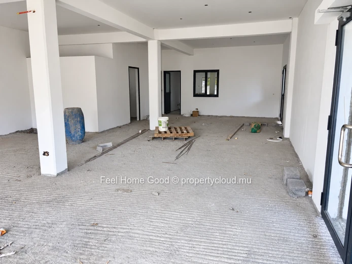 Commercial and Residential Building for Sale in Quatre Bornes – Approx. 400 m²