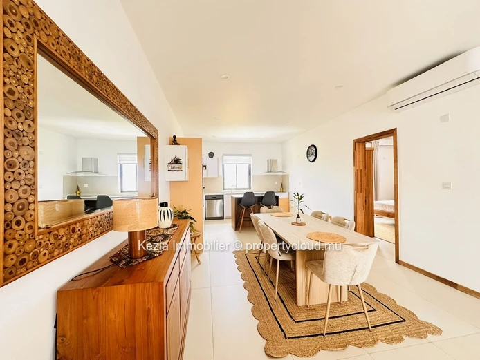 Contemporary Apartment Near Shops
