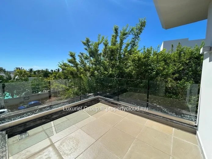 Villa Triplex à Louer à Azuri – Résidence Sécurisée avec Jardin Arboré